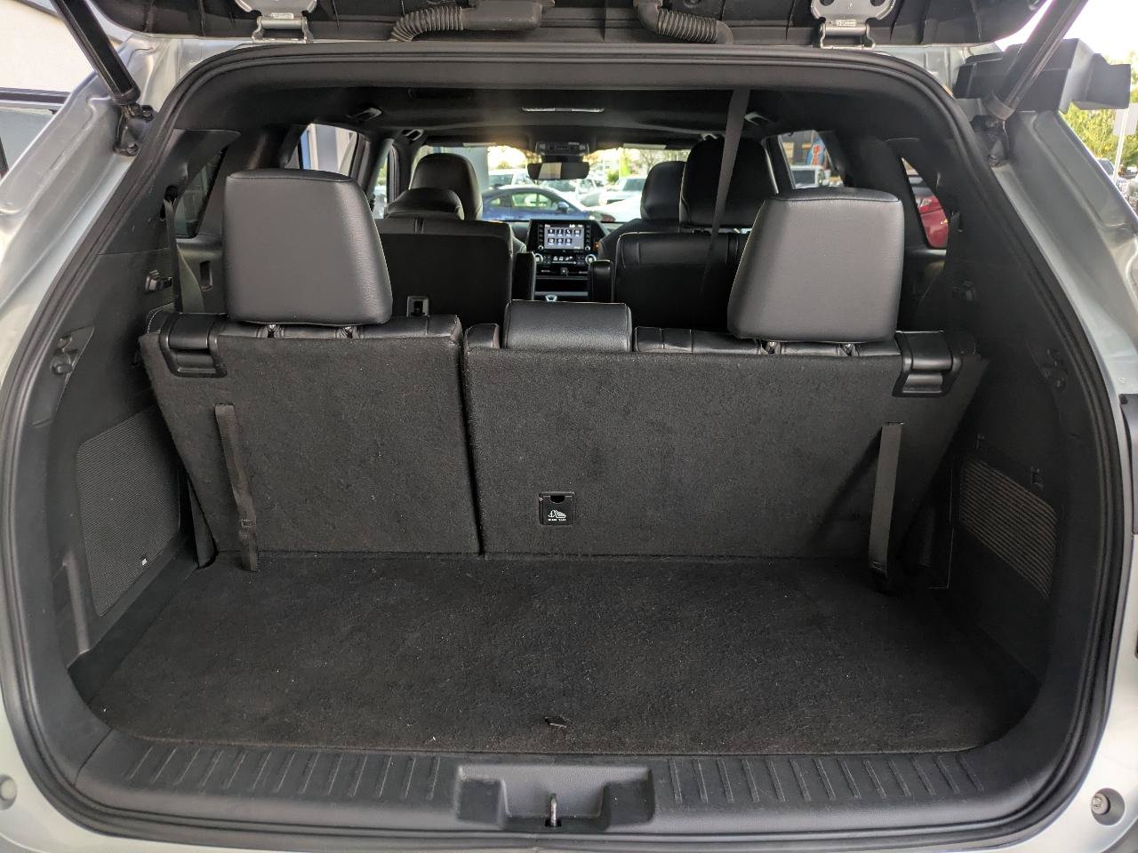 Used 2021 Toyota Highlander XSE FWD image 17