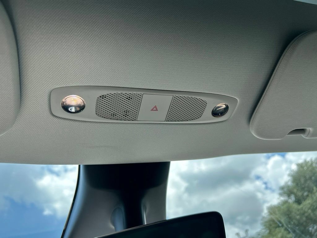 Used 2022 Tesla Model Y Long Range AWD/4WD image 30