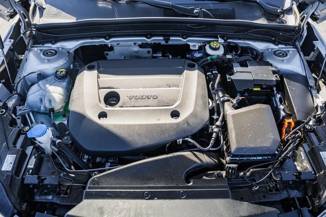 Certified 2025 Volvo XC40 B5 Plus image 19