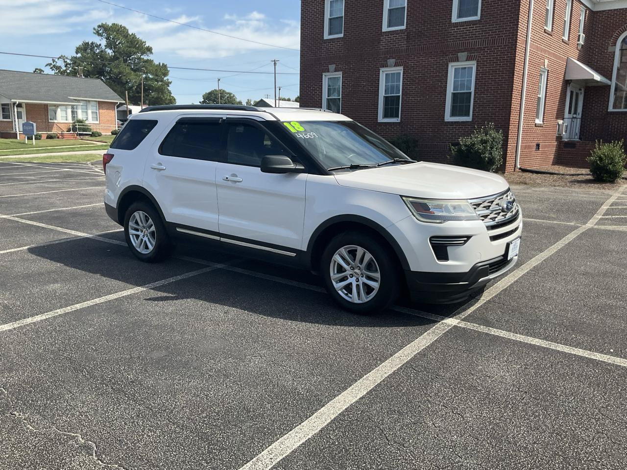 Used 2018 Ford Explorer XLT AWD/4WD image 2