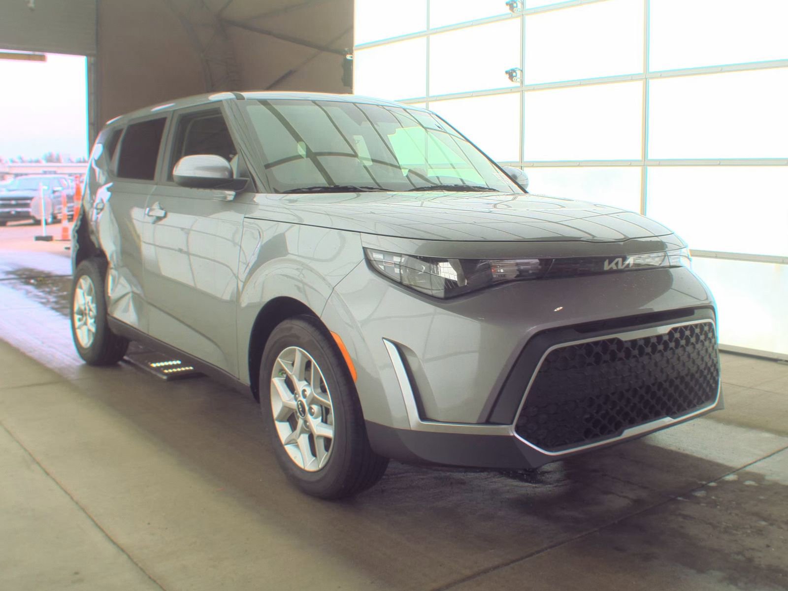 Used 2025 Kia Soul LX w/ LX Technology Package image 4