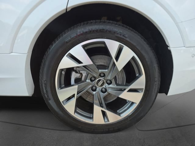 Used 2023 Audi e-tron Premium Plus w/ Premium Plus Package AWD/4WD image 36