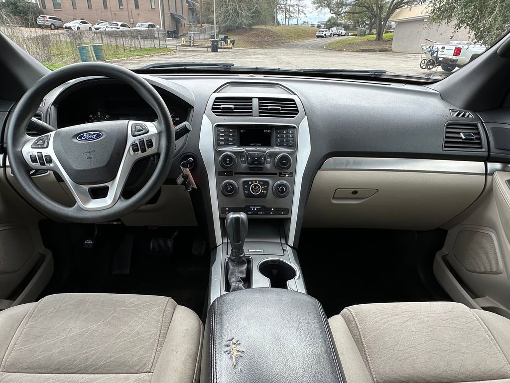 Used 2015 Ford Explorer FWD image 11