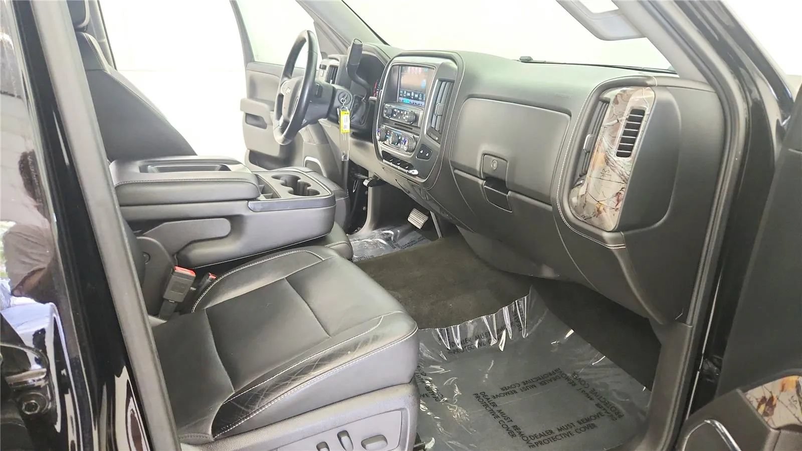 Used 2017 Chevrolet Silverado 1500 LTZ Z71 w/ Realtree Edition AWD/4WD image 35