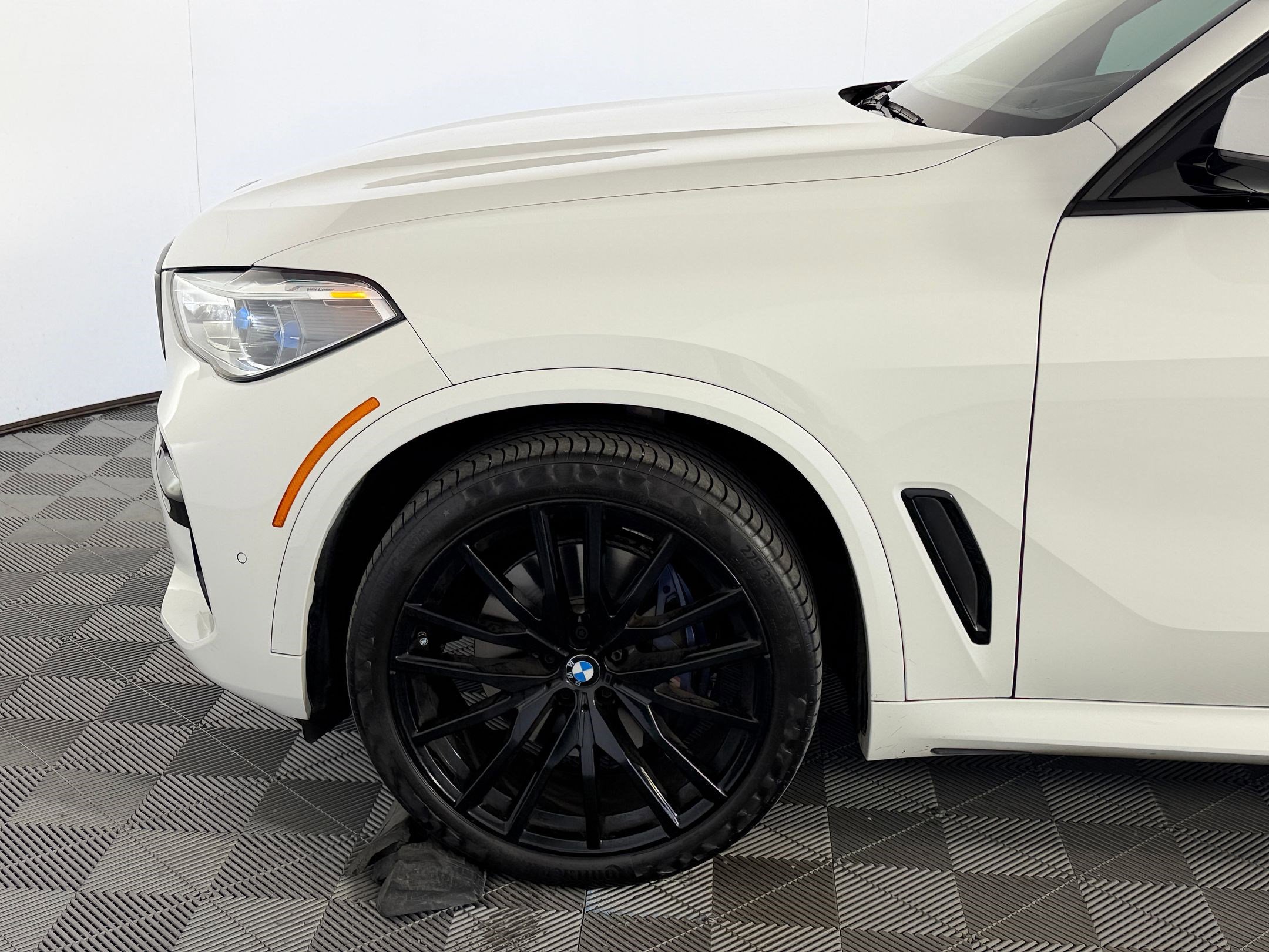 Used 2022 BMW X5 sDrive40i w/ M Sport Package RWD image 11