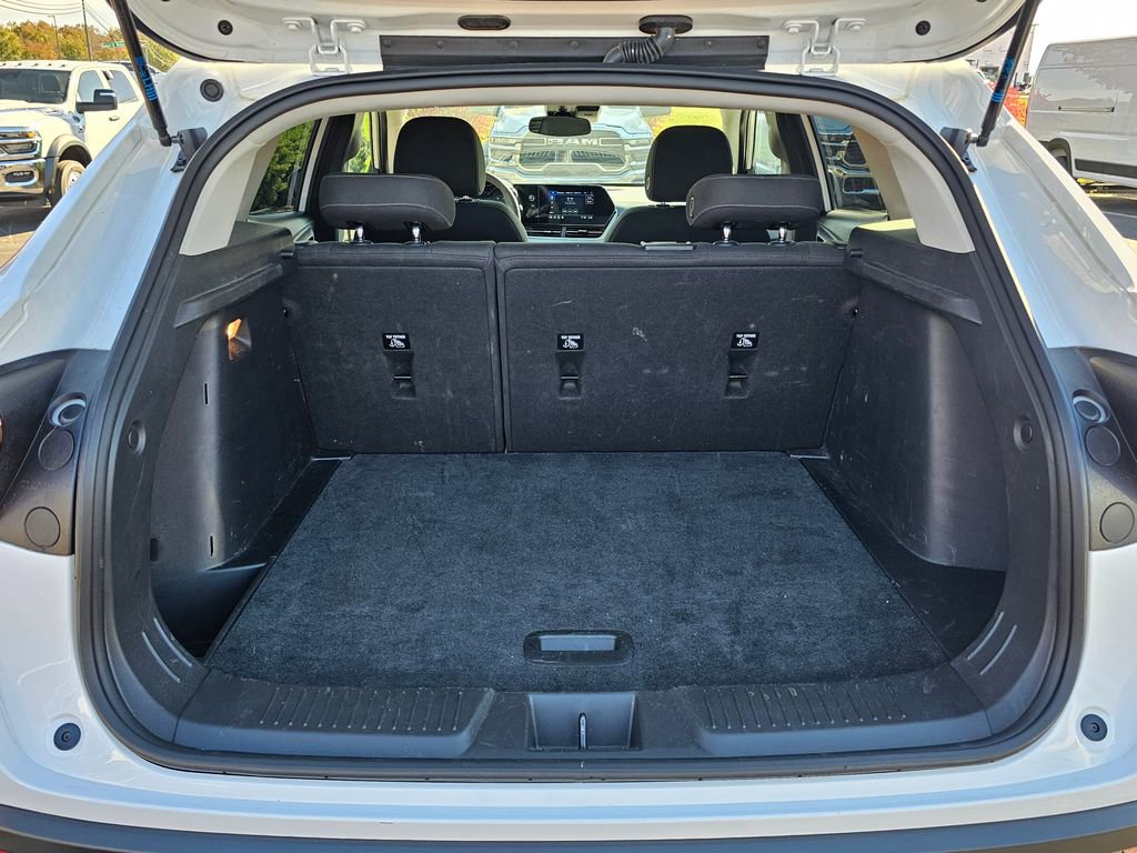 Used 2025 Chevrolet Trax LS image 28