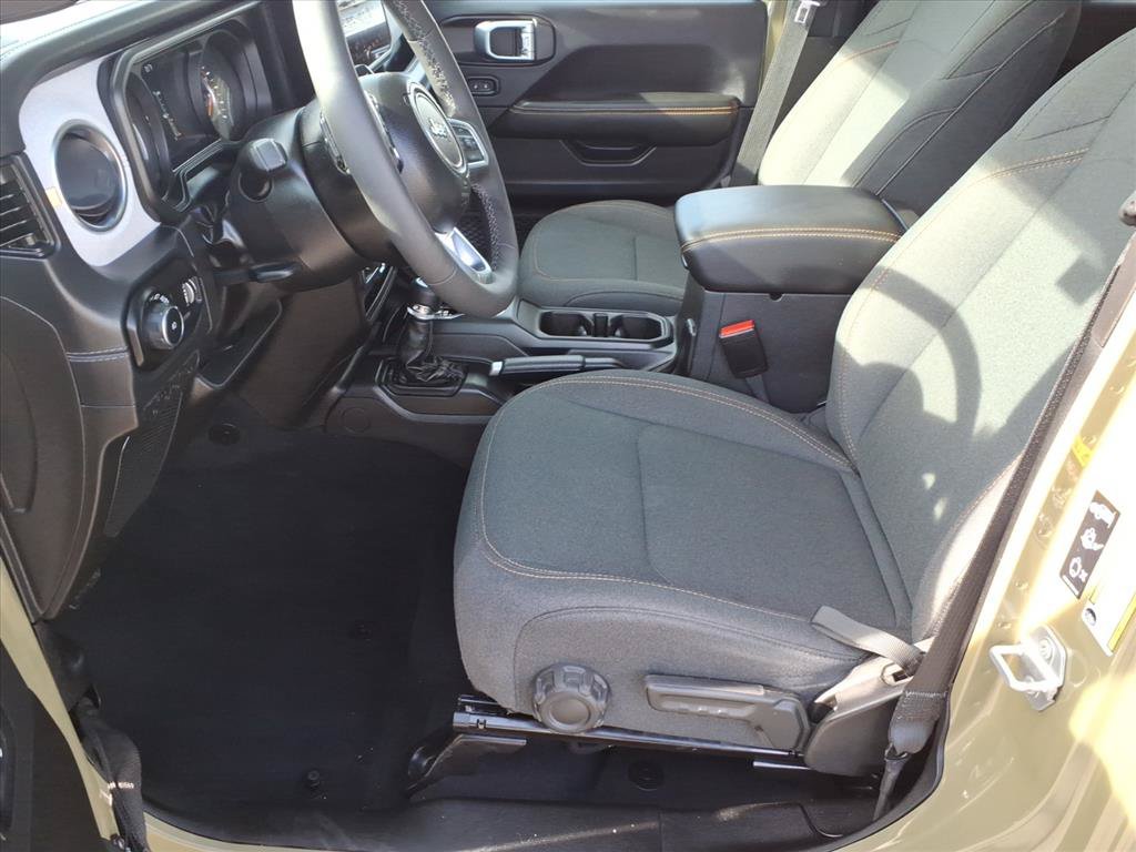 Used 2026 Jeep Wrangler Unlimited Sahara AWD/4WD image 12