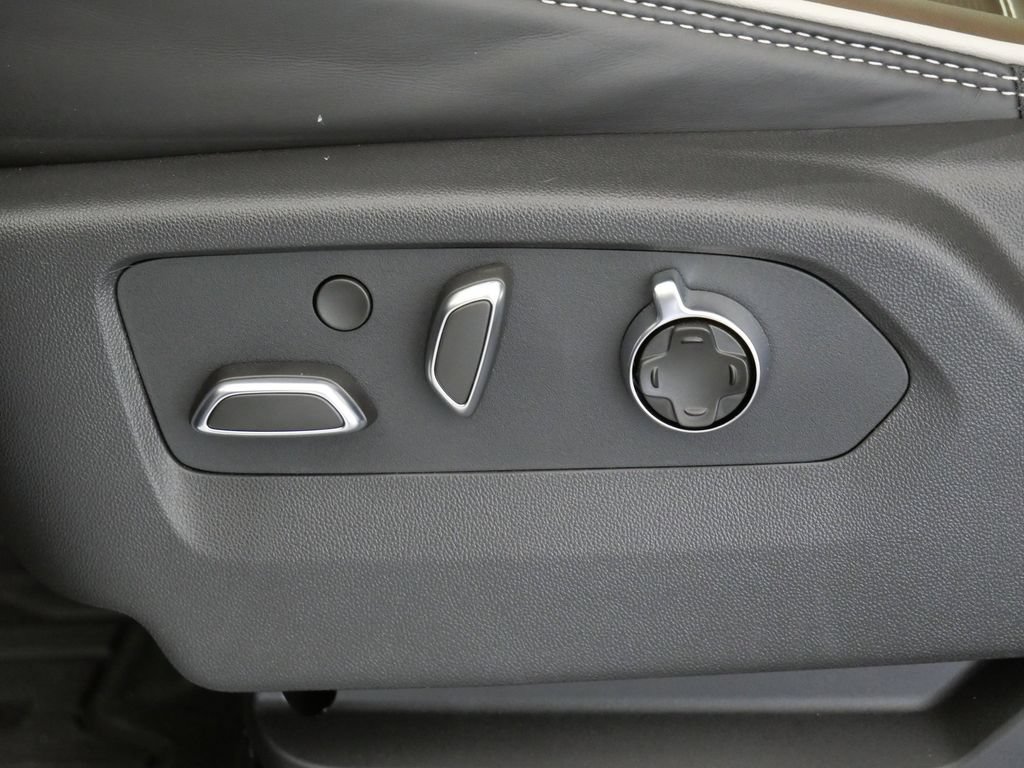 New 2026 GMC Yukon Denali Ultimate AWD/4WD image 13