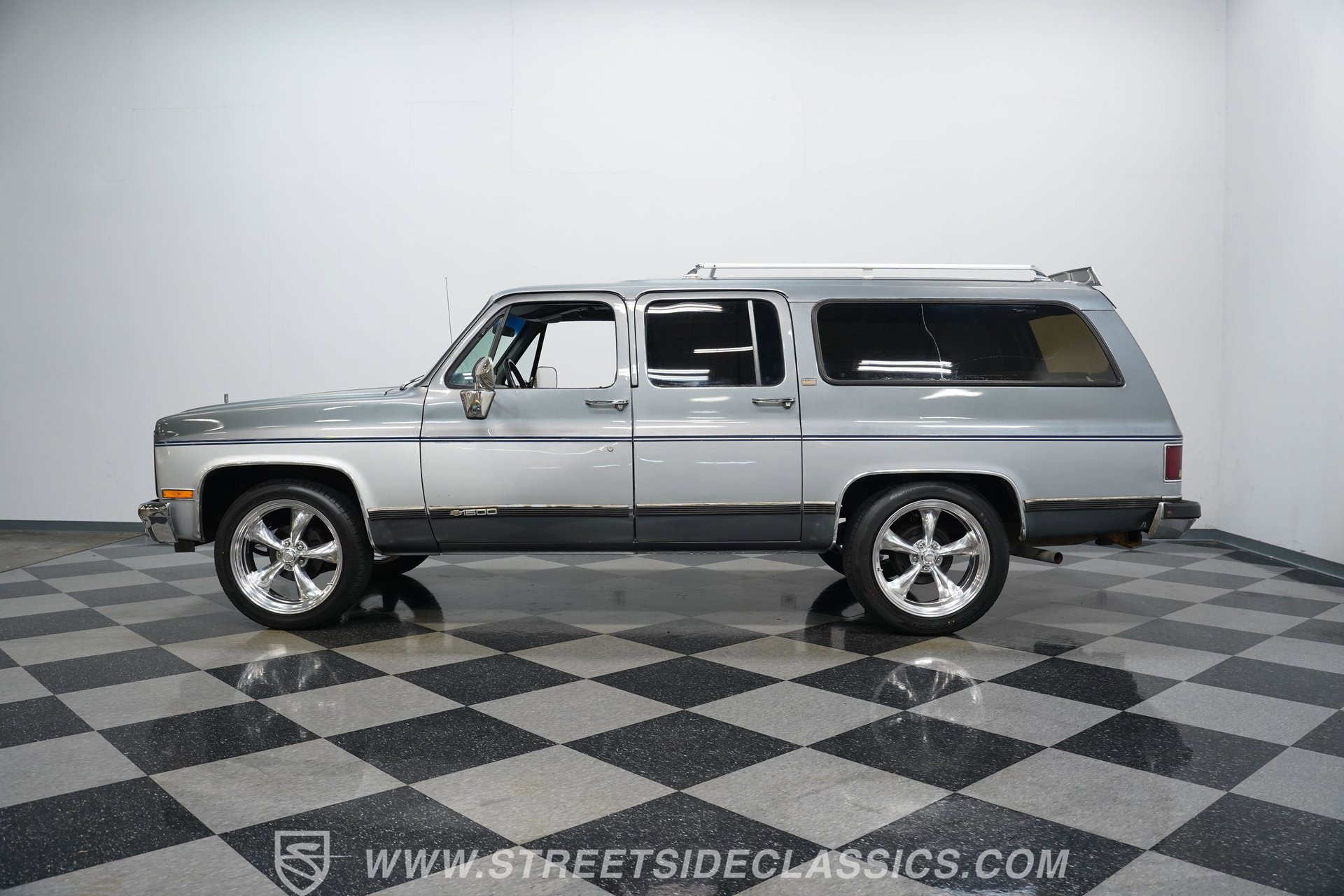 Used 1990 Chevrolet Suburban 2WD image 8