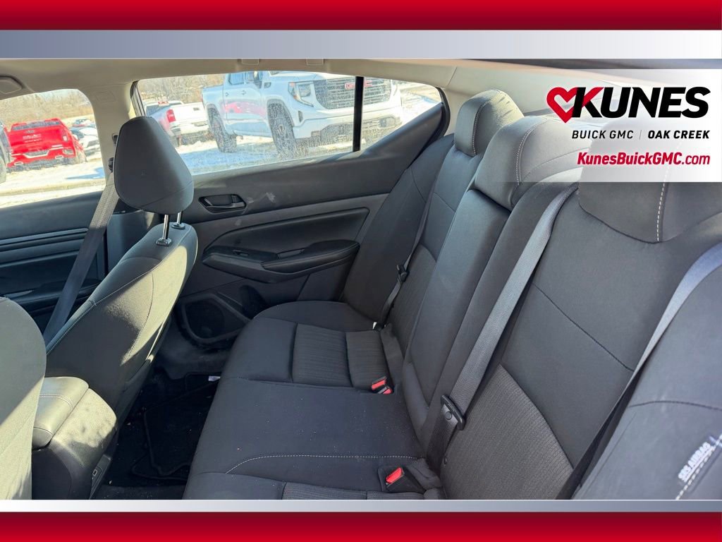 Used 2024 Nissan Altima 2.5 SV image 4