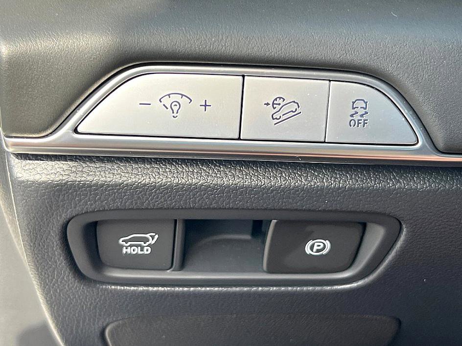 Used 2025 Genesis GV80 3.5T Prestige image 17