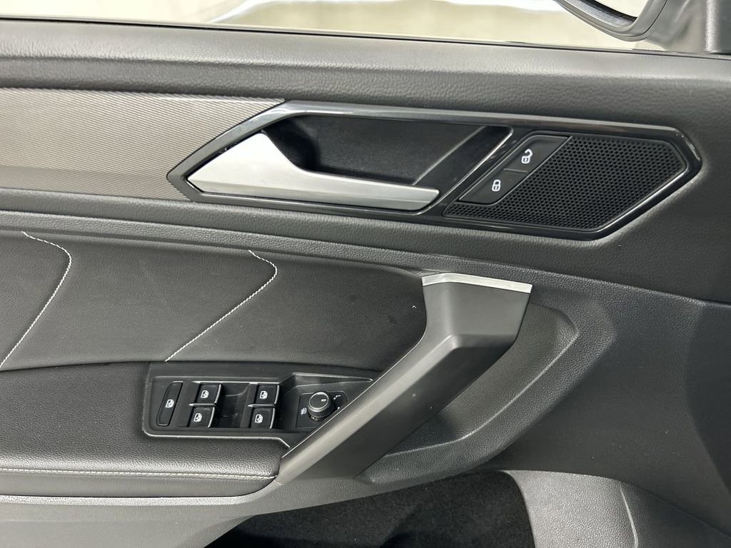 Certified 2022 Volkswagen Tiguan SE w/ Panoramic Sunroof Package image 17