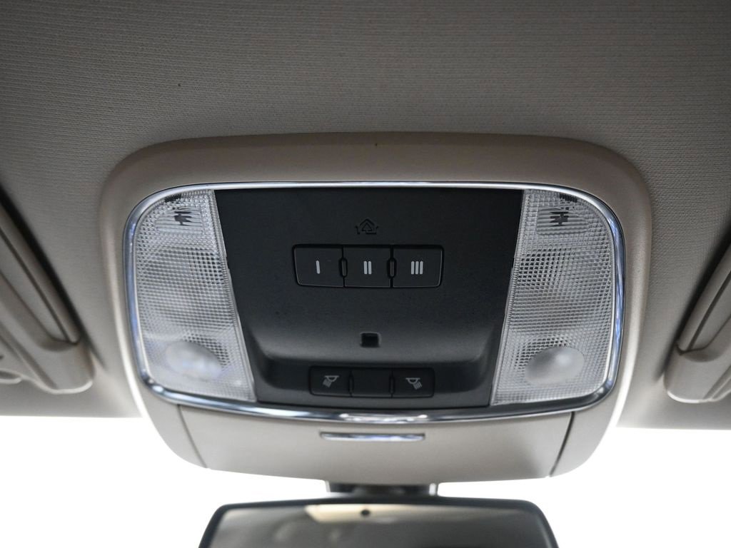 Used 2018 Chrysler 300 Limited image 24