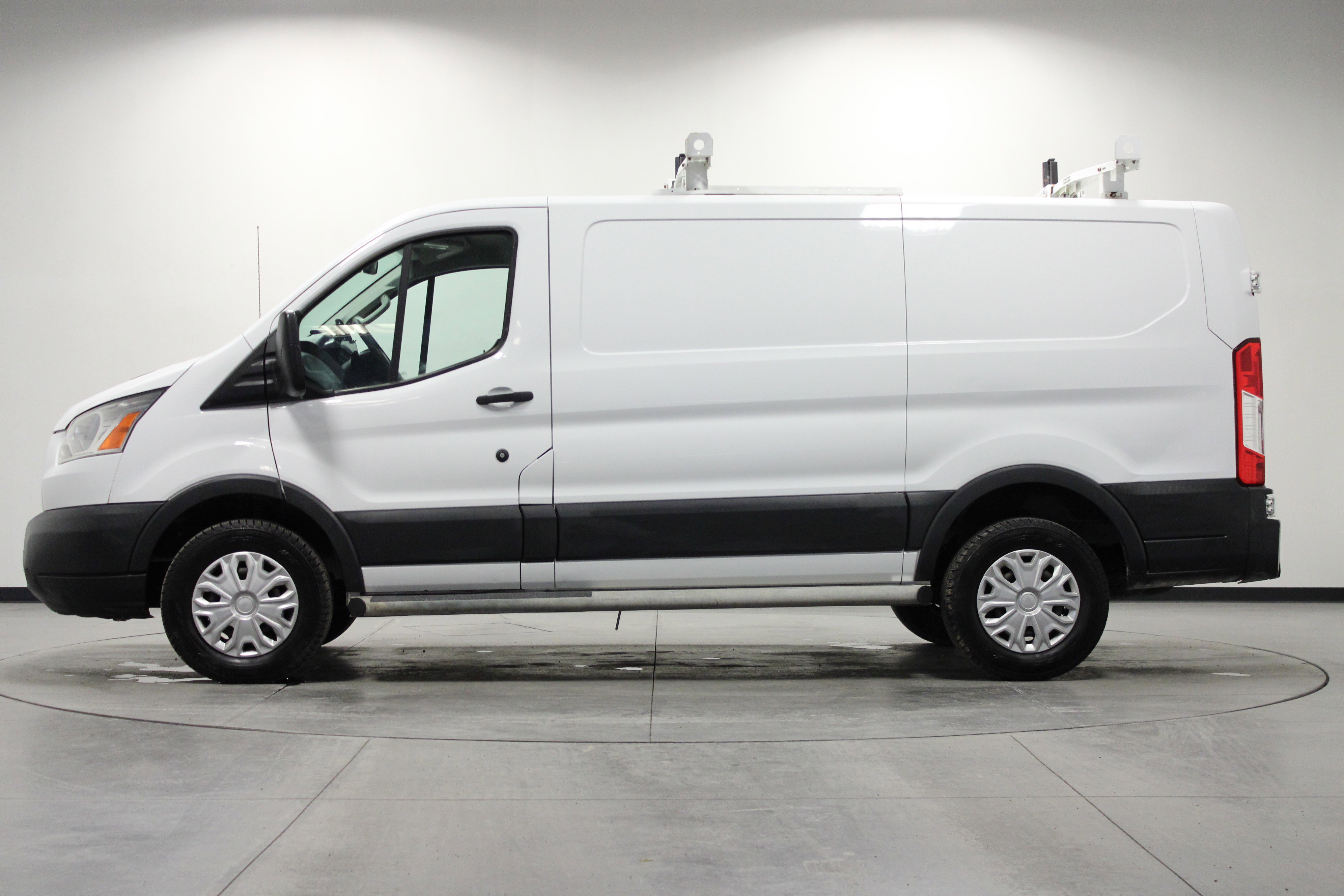 Used 2018 Ford Transit 250 130 Low Roof w/ Exterior Upgrade Package image 7