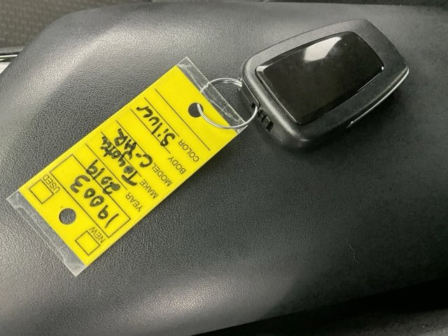 Used 2019 Toyota C-HR XLE image 31