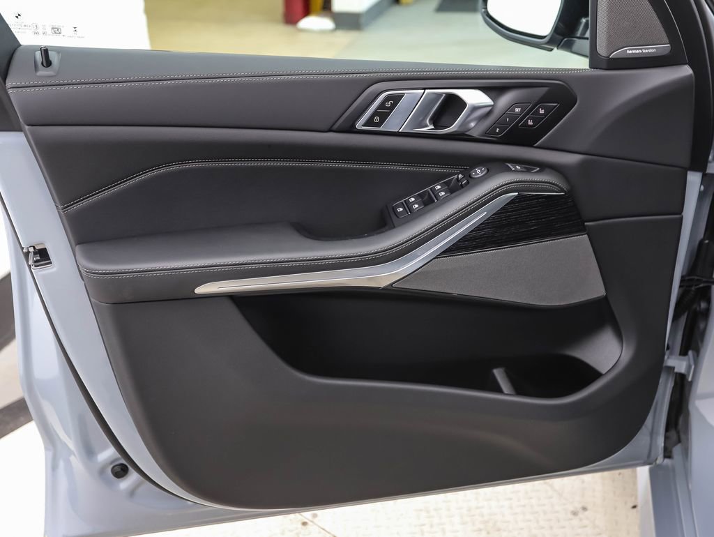 New 2026 BMW X5 xDrive40i w/ Executive Package image 9