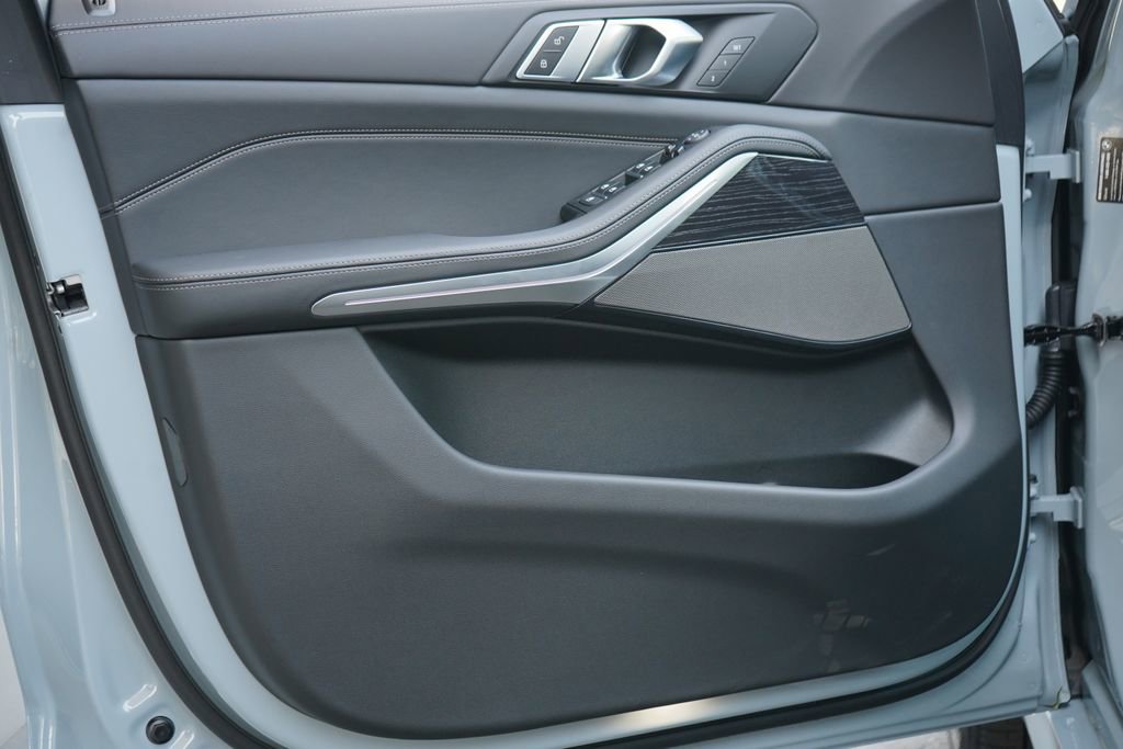 New 2026 BMW X5 sDrive40i w/ M Sport Package image 8