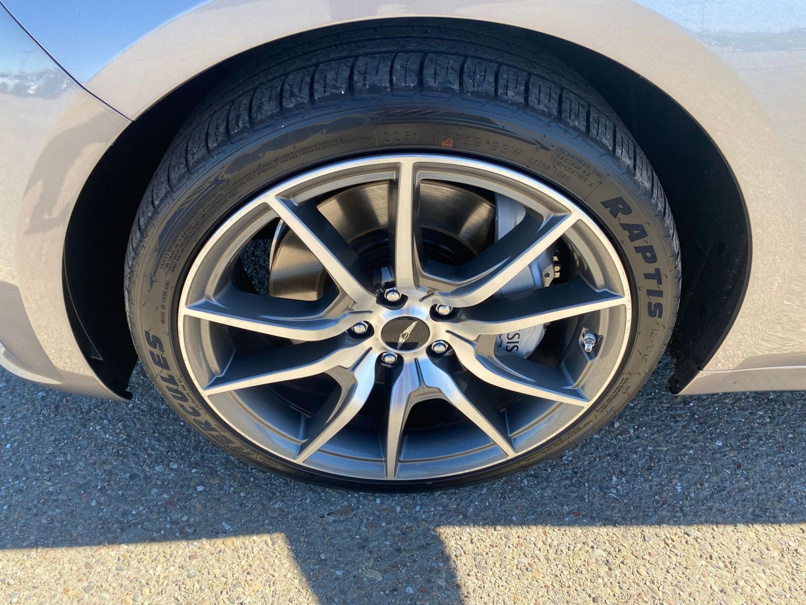 Used 2025 Genesis G70 2.5T image 32