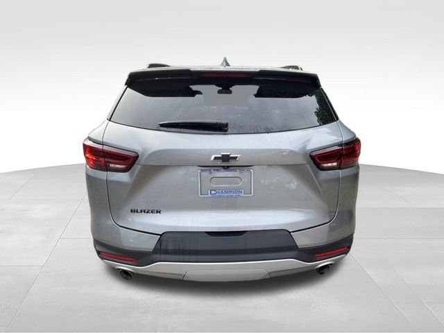 Used 2024 Chevrolet Blazer LT w/ Convenience Package FWD image 3