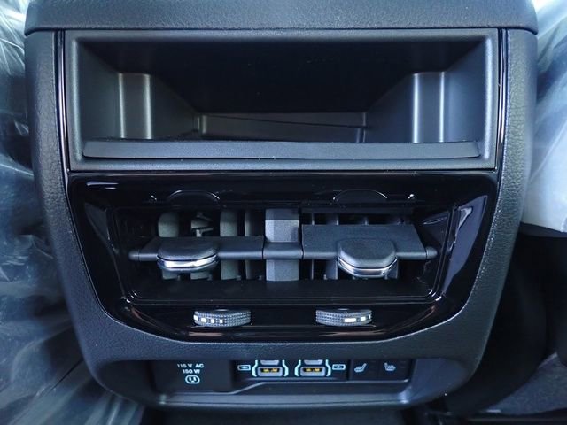 New 2025 Jeep Grand Cherokee Limited w/ Black Appearance Package image 14