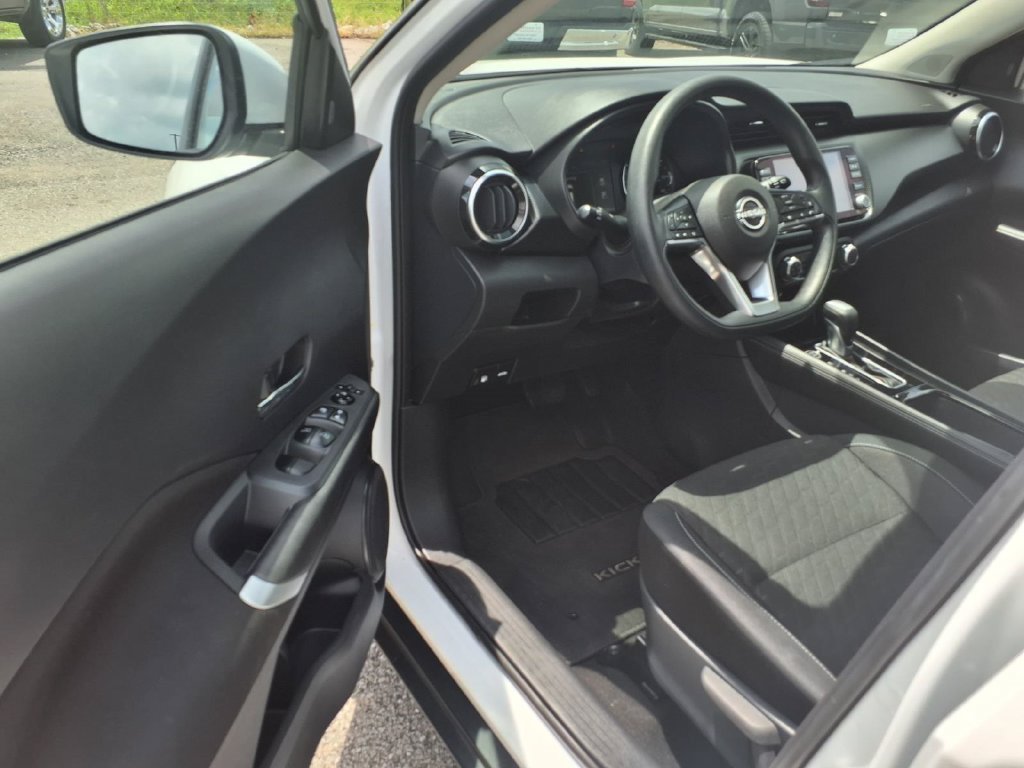 Used 2023 Nissan Kicks SV FWD image 6