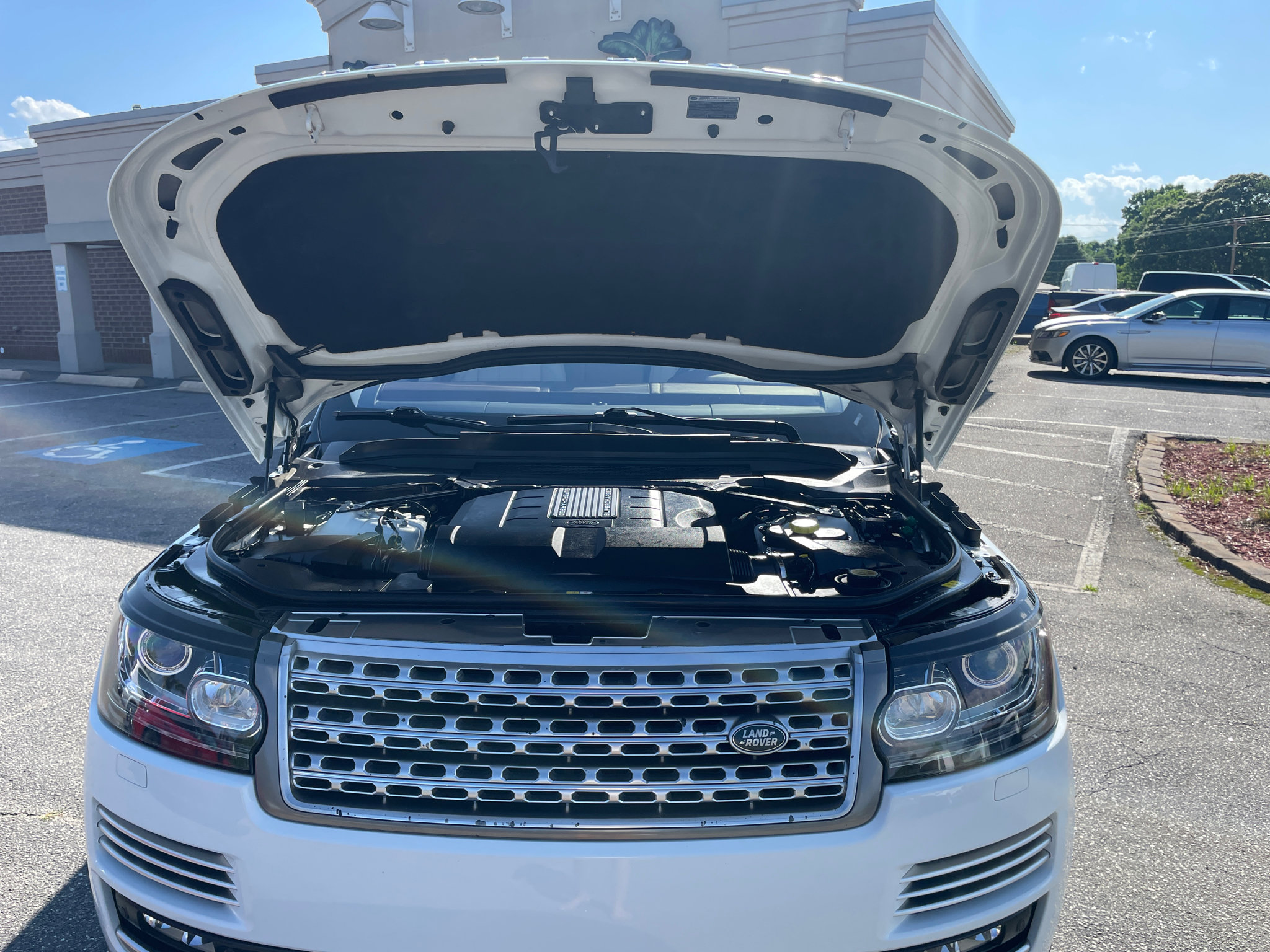 Used 2015 Land Rover Range Rover Autobiography image 54