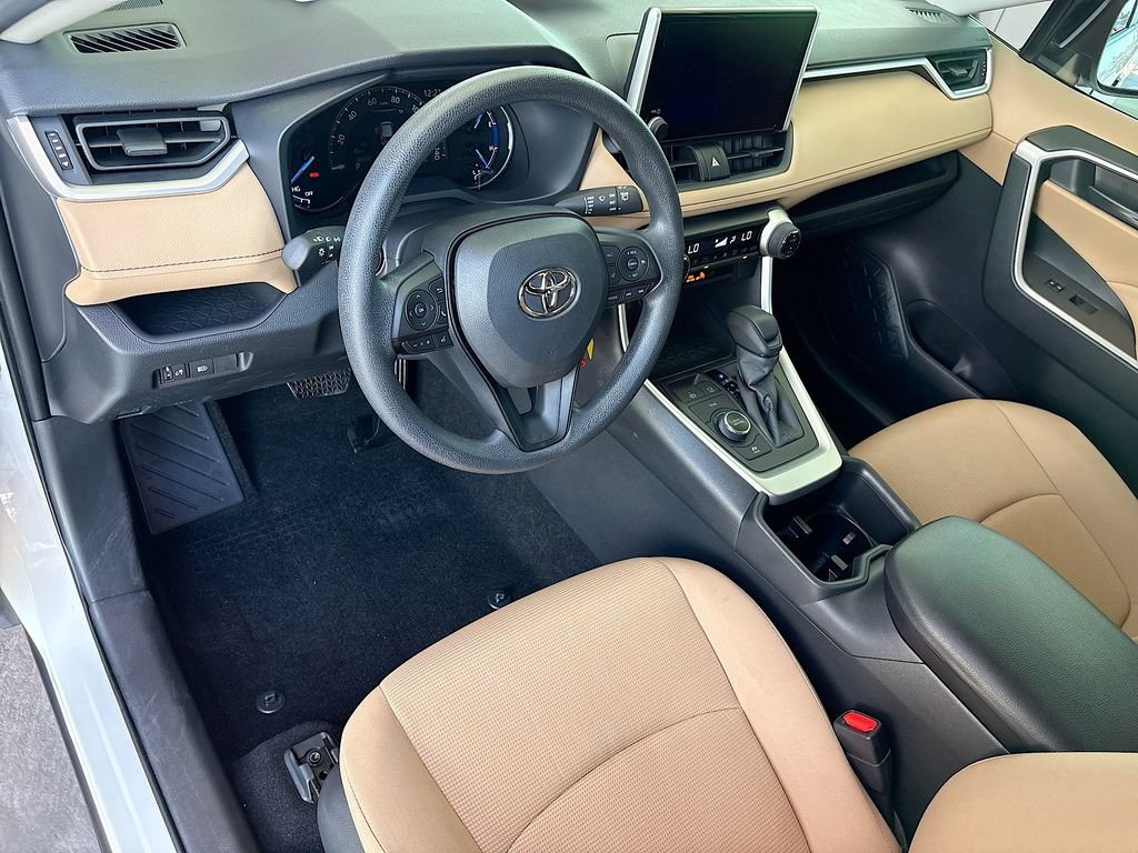 Used 2025 Toyota RAV4 LE AWD/4WD image 9
