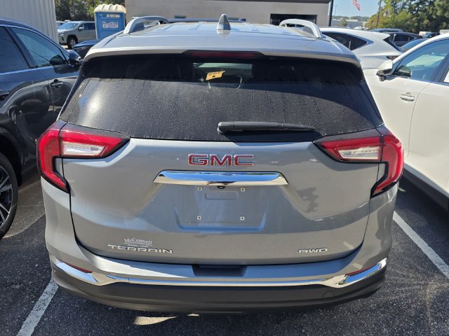 Used 2024 GMC Terrain SLT AWD/4WD image 3