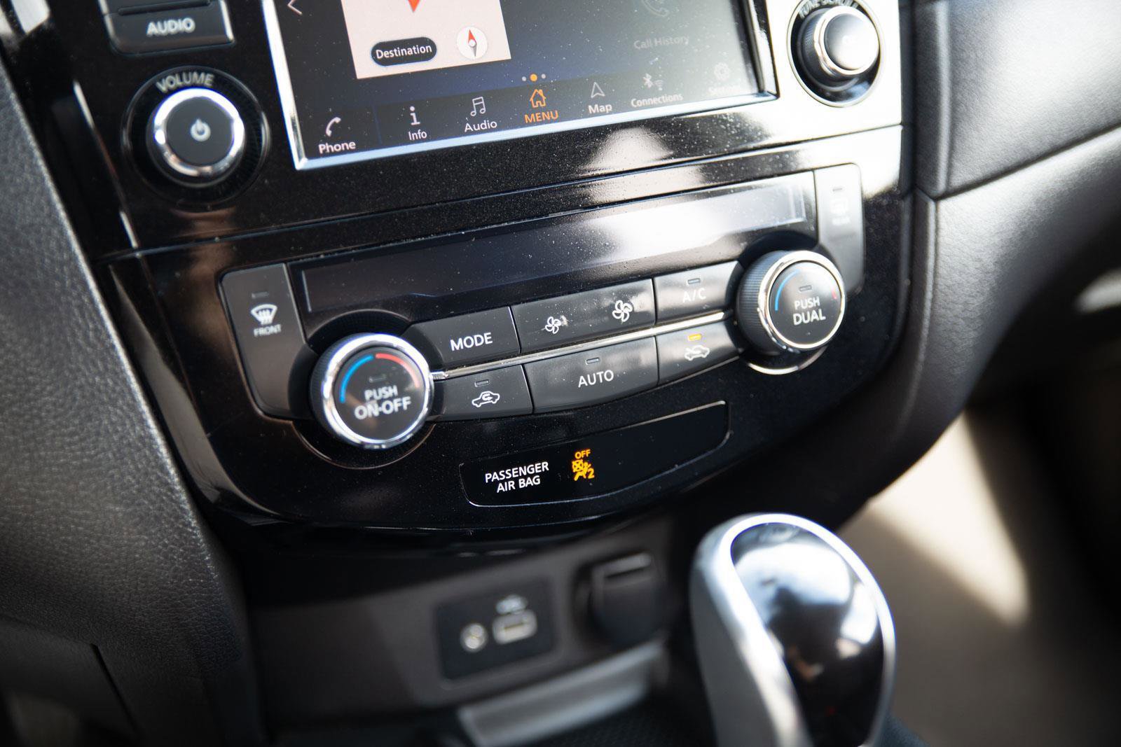 Used 2019 Nissan Rogue SV w/ Premium Package image 15