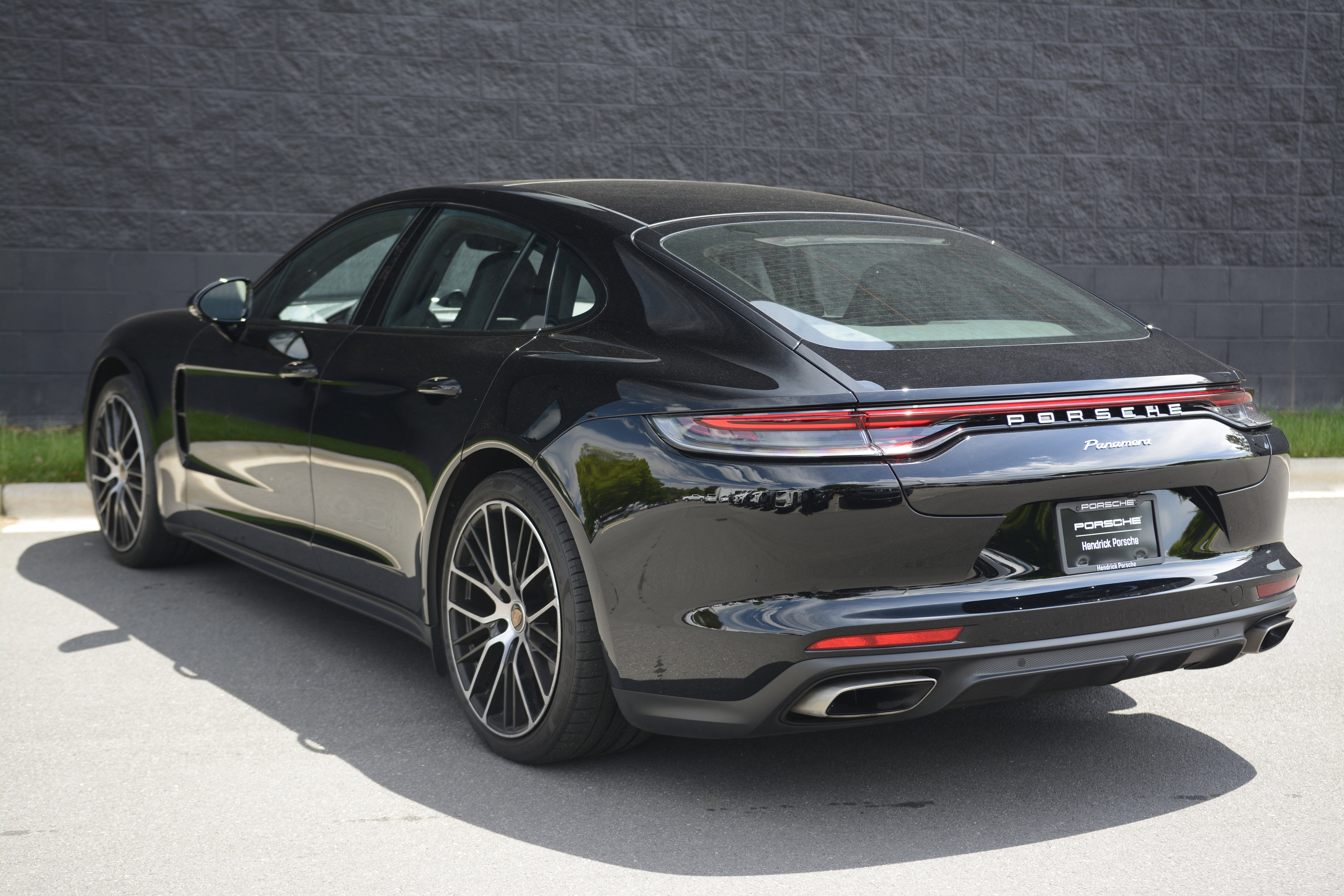 Certified 2023 Porsche Panamera image 3