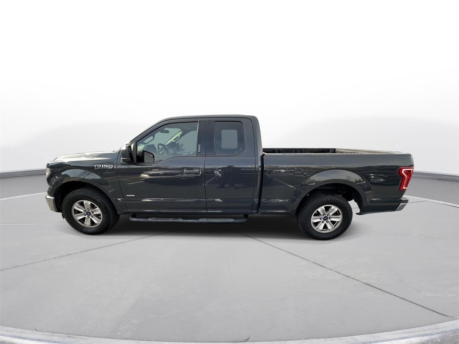 Used 2017 Ford F150 XLT image 9