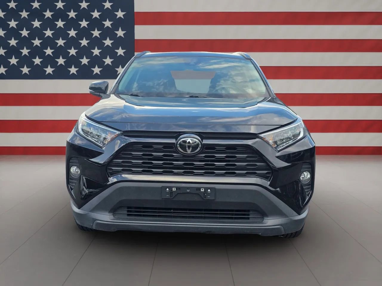 Used 2021 Toyota RAV4 XLE image 2