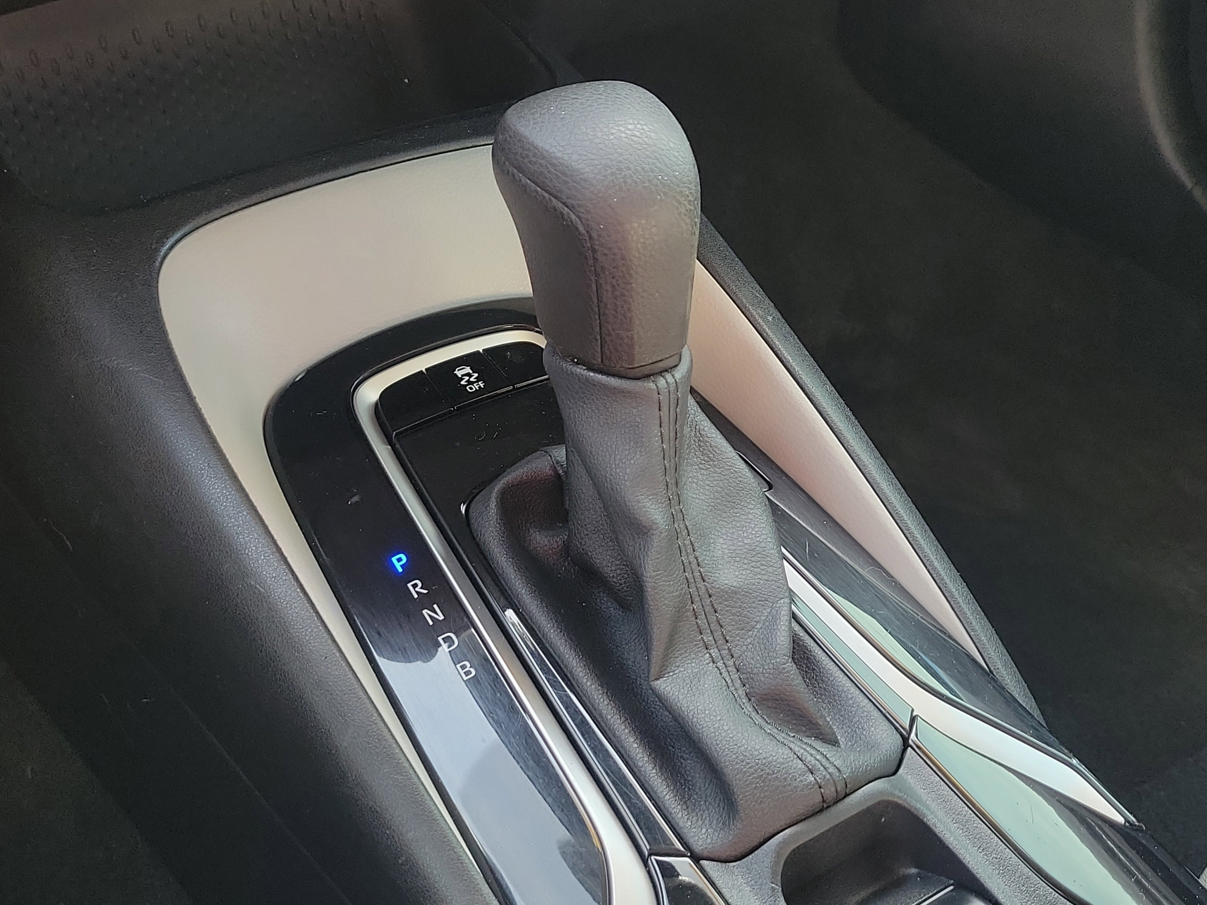 Used 2021 Toyota Corolla LE image 30