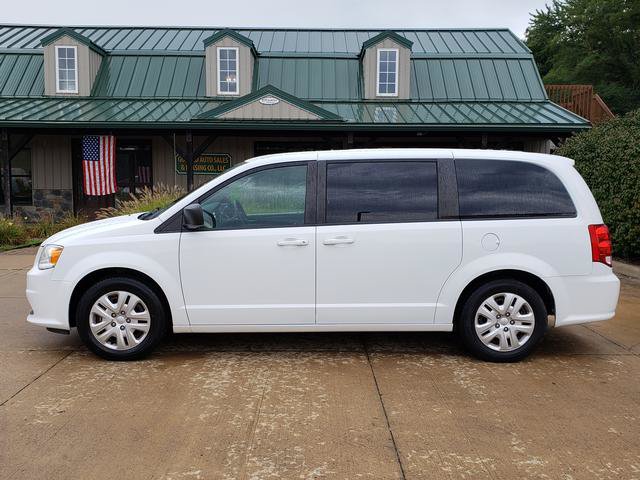 Used 2018 Dodge Grand Caravan SE w/ UConnect Hands-Free Group FWD image 2