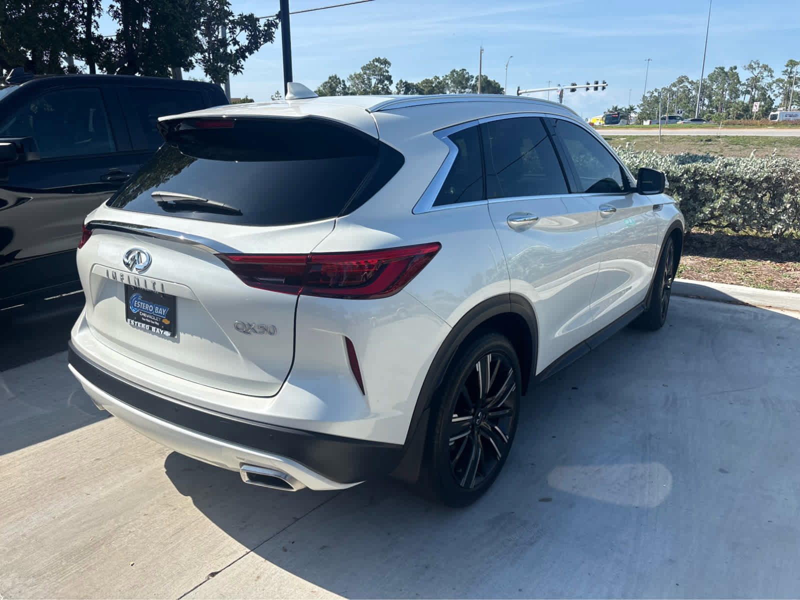 Used 2021 INFINITI QX50 Luxe w/ Appearance Package FWD image 9
