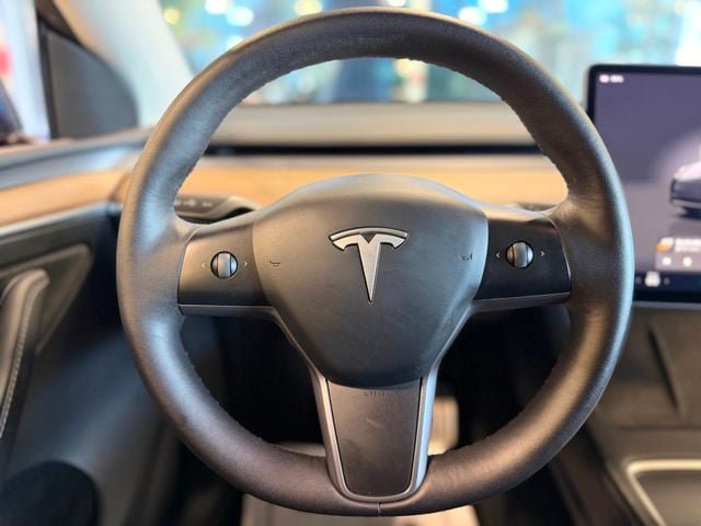 Used 2023 Tesla Model Y Performance AWD/4WD image 24