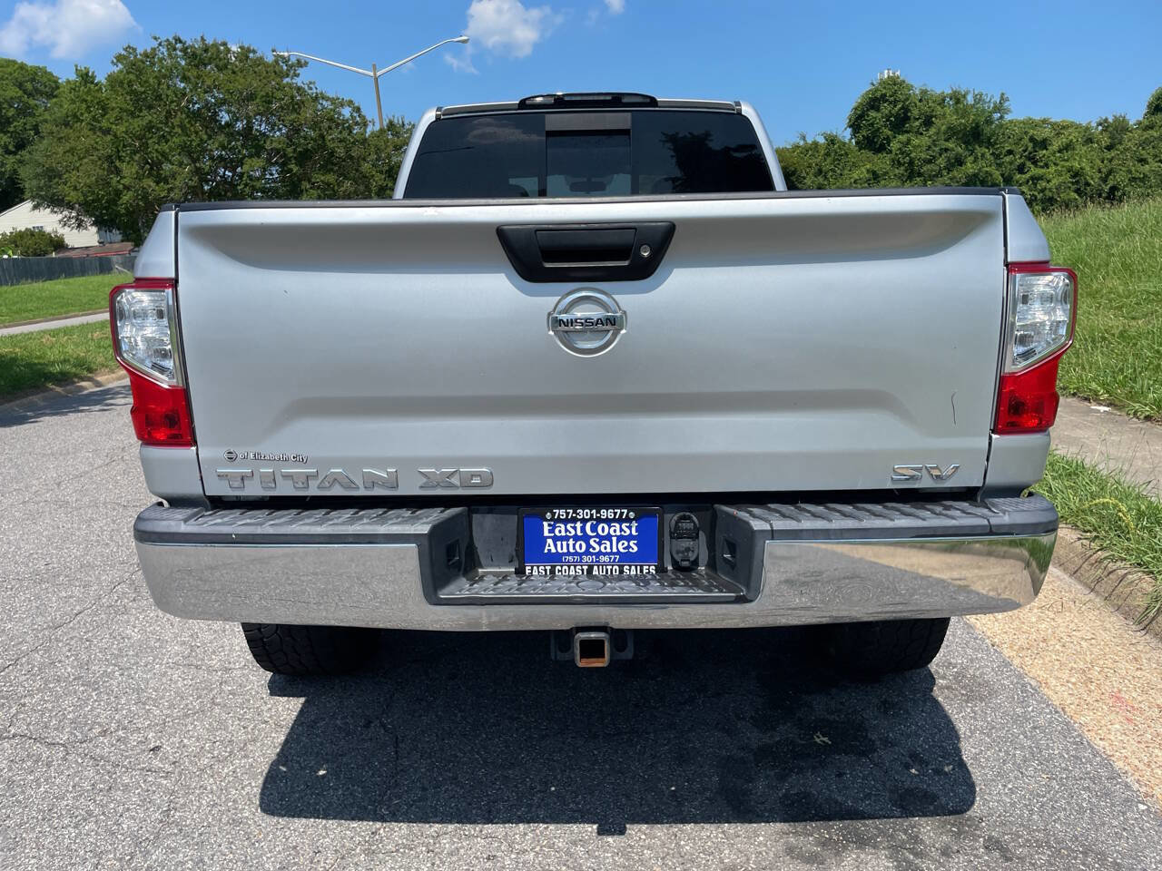 Used 2017 Nissan Titan SV RWD image 5