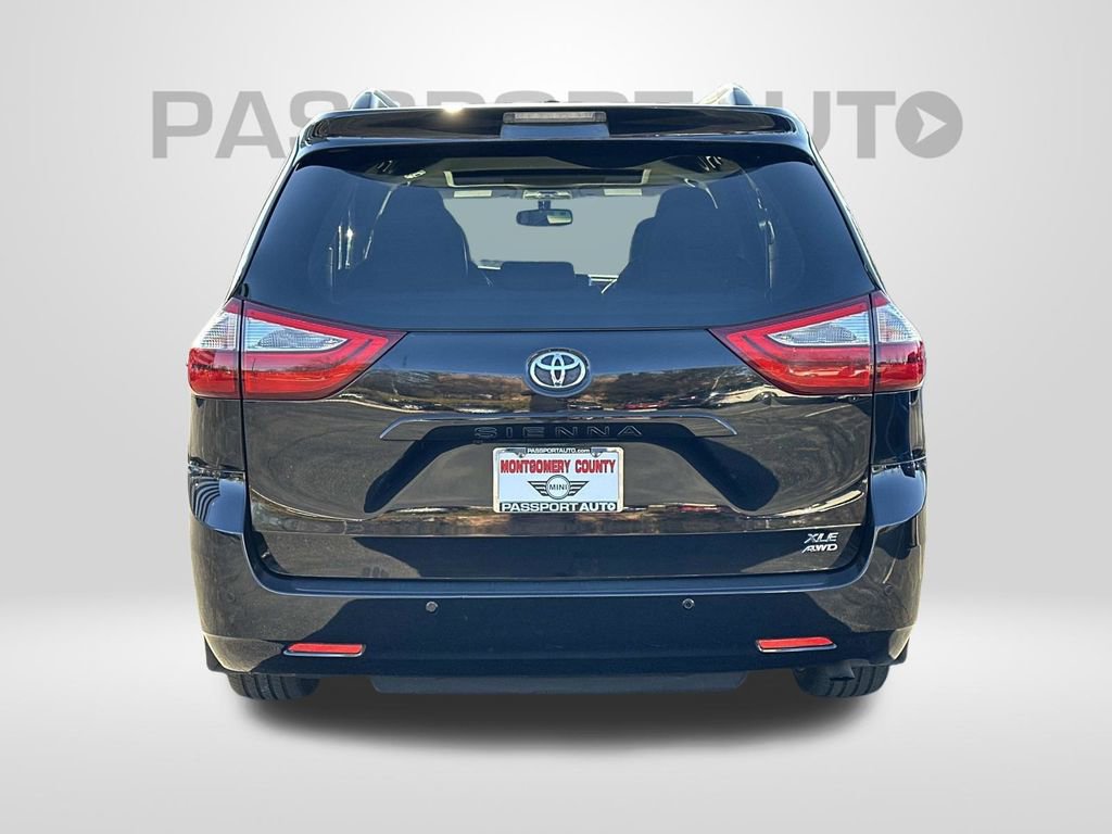 Used 2015 Toyota Sienna Limited image 3