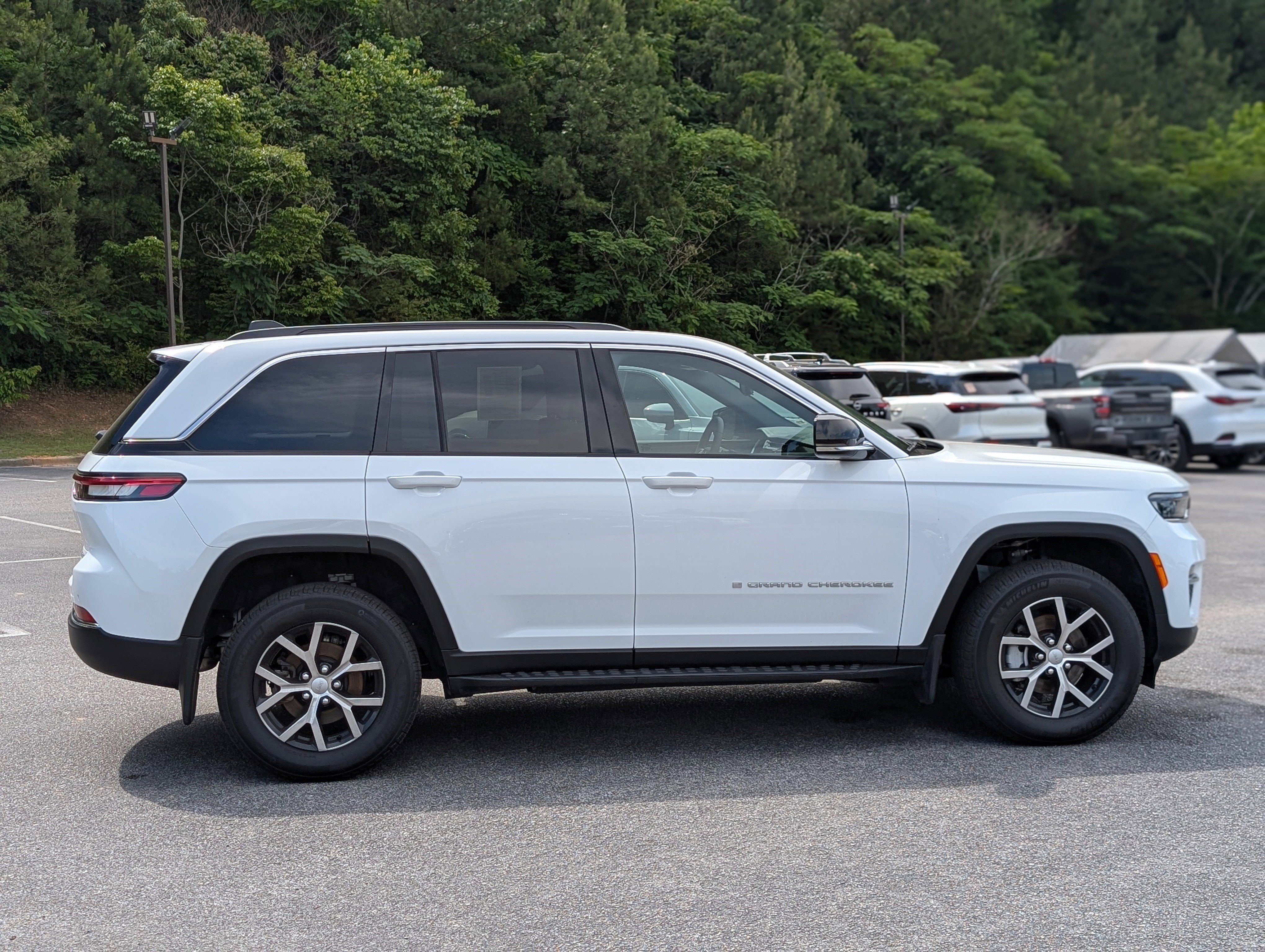 Used 2024 Jeep Grand Cherokee Limited w/ MOPAR Finishing Package AWD/4WD image 10