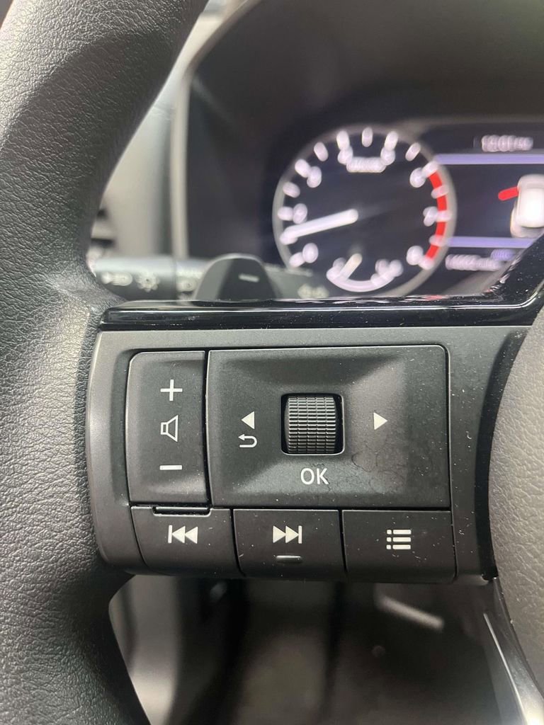 Used 2023 Nissan Rogue SV image 24