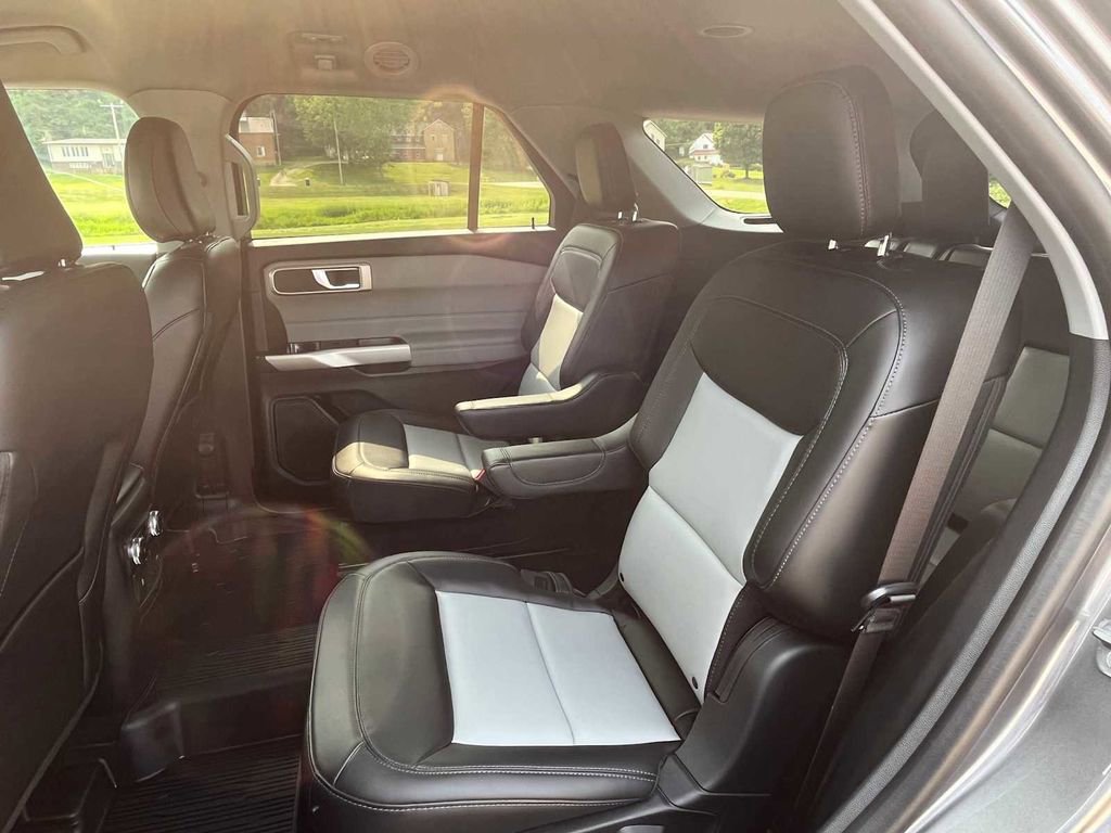 Used 2023 Ford Explorer XLT w/ Equipment Group 202A image 11