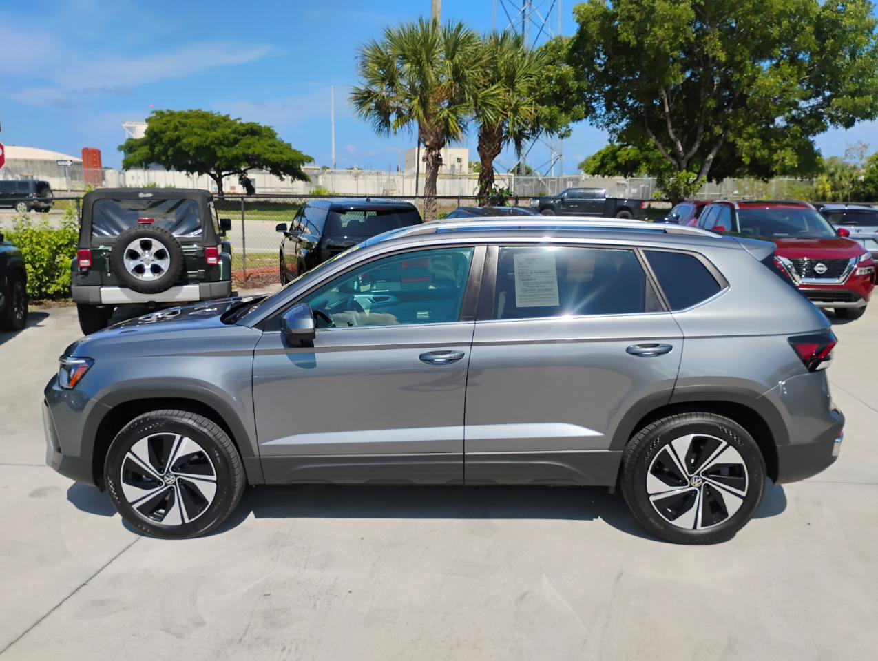 Used 2025 Volkswagen Taos SE AWD/4WD image 5