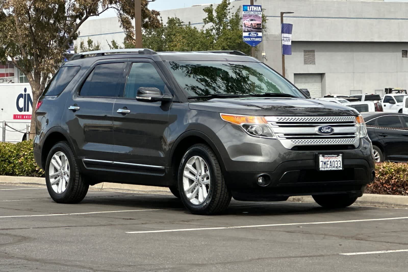 Used 2015 Ford Explorer XLT w/ Equipment Group 202B FWD image 9
