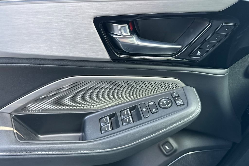 Certified 2023 Acura MDX FWD w/ Technology Package image 15