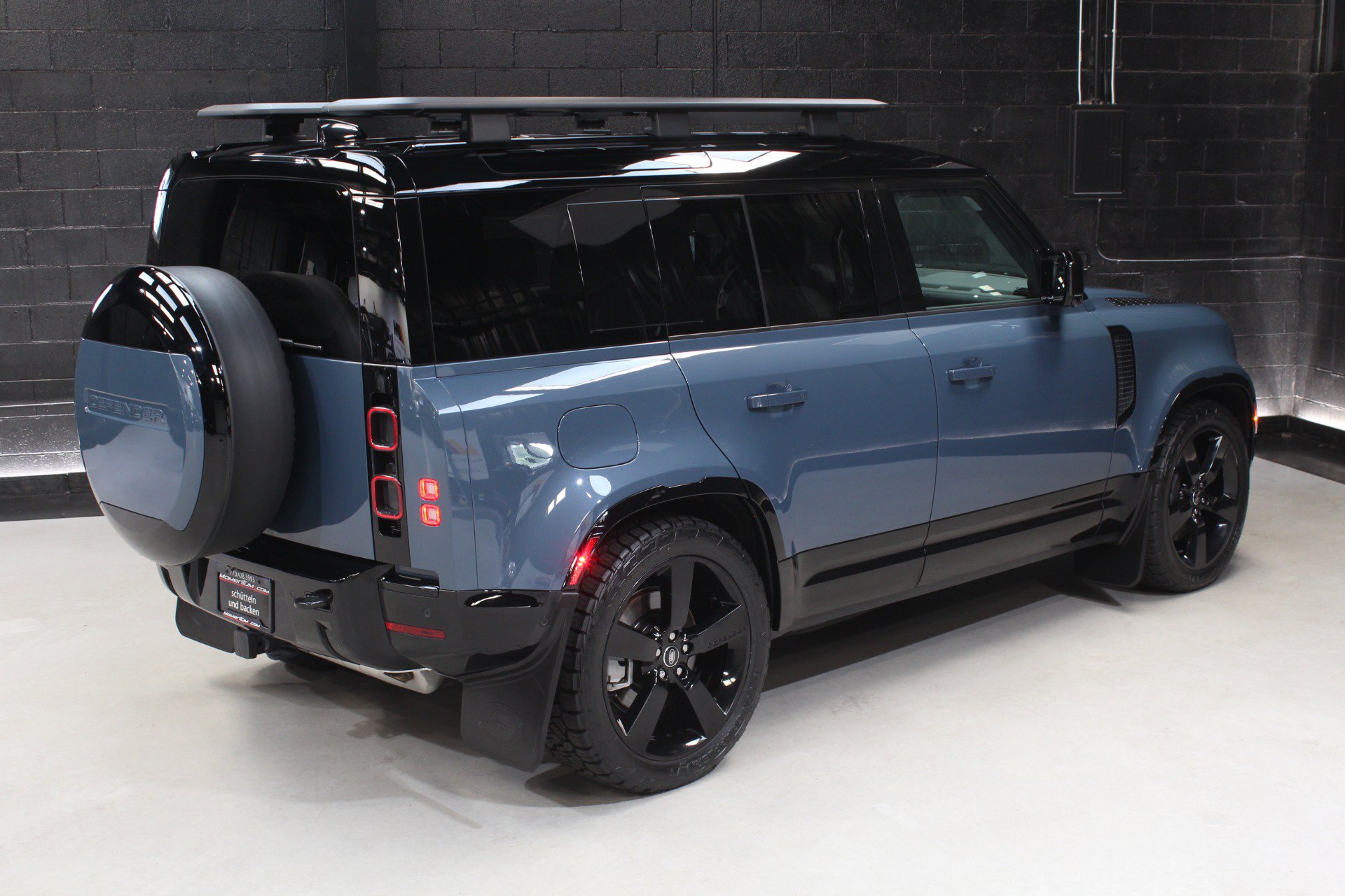 Used 2025 Land Rover Defender 110 X-Dynamic SE AWD/4WD image 16