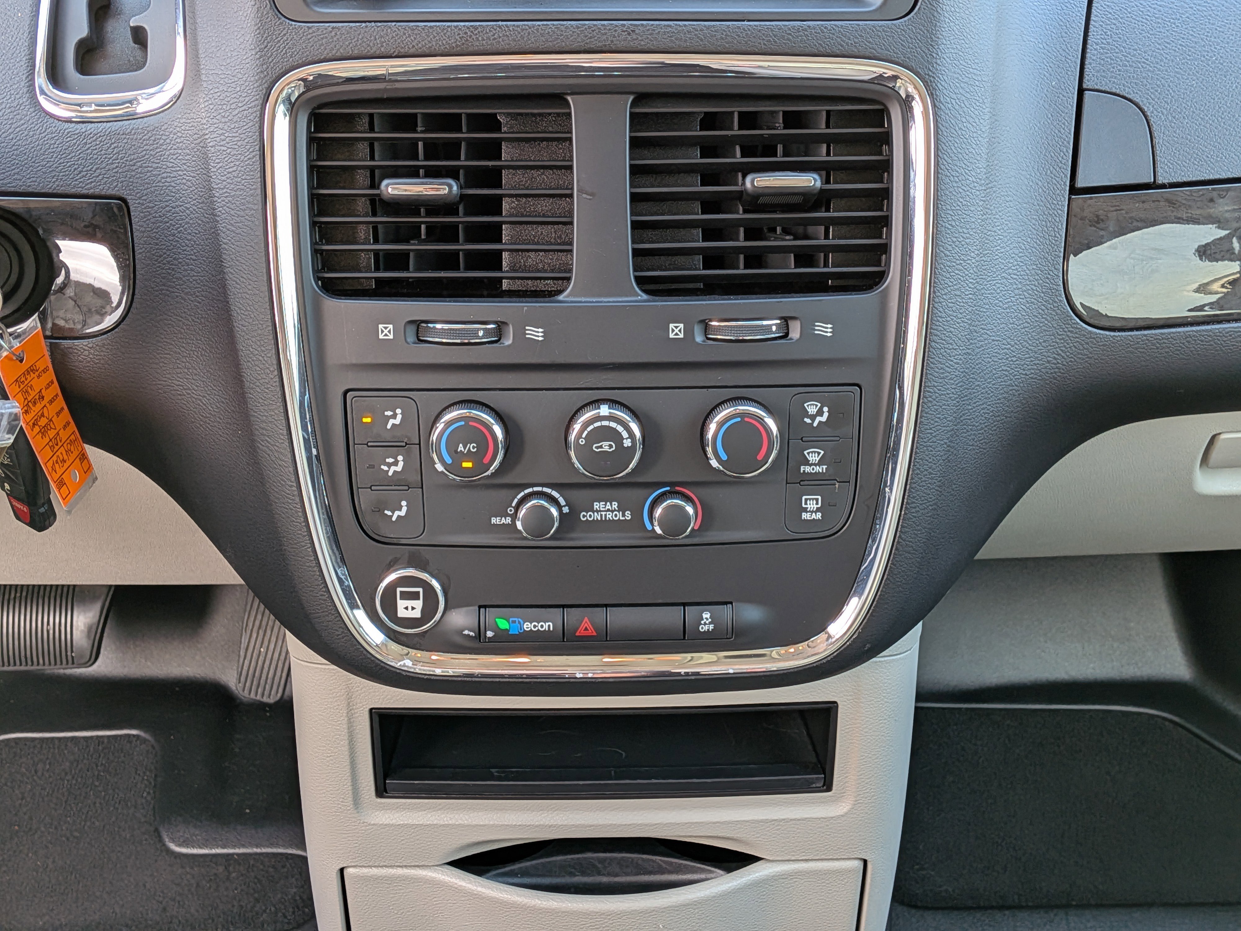 Used 2019 Dodge Grand Caravan SE w/ Power Convenience Group I FWD image 19