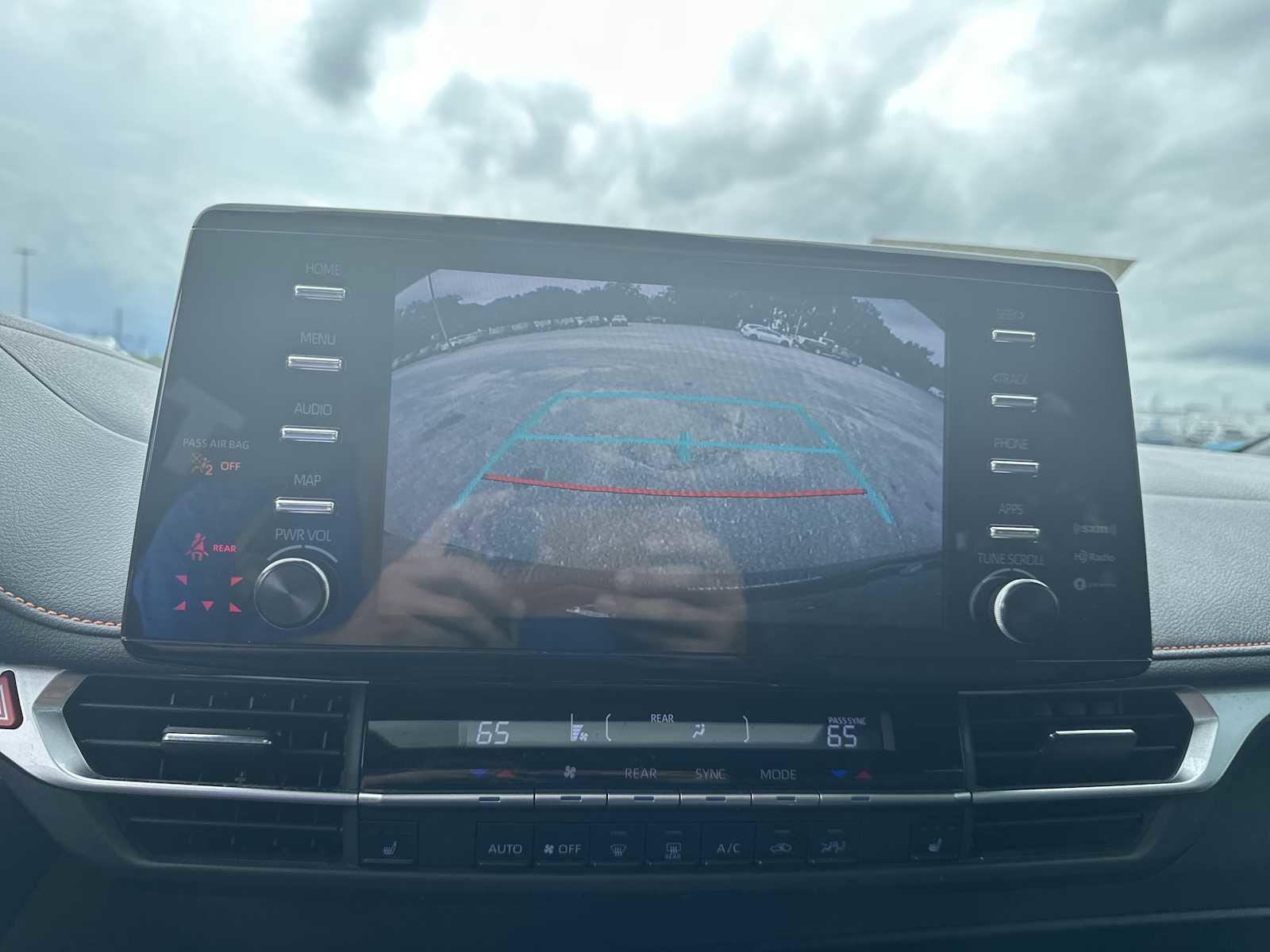 Used 2022 Toyota Sienna XSE FWD image 20