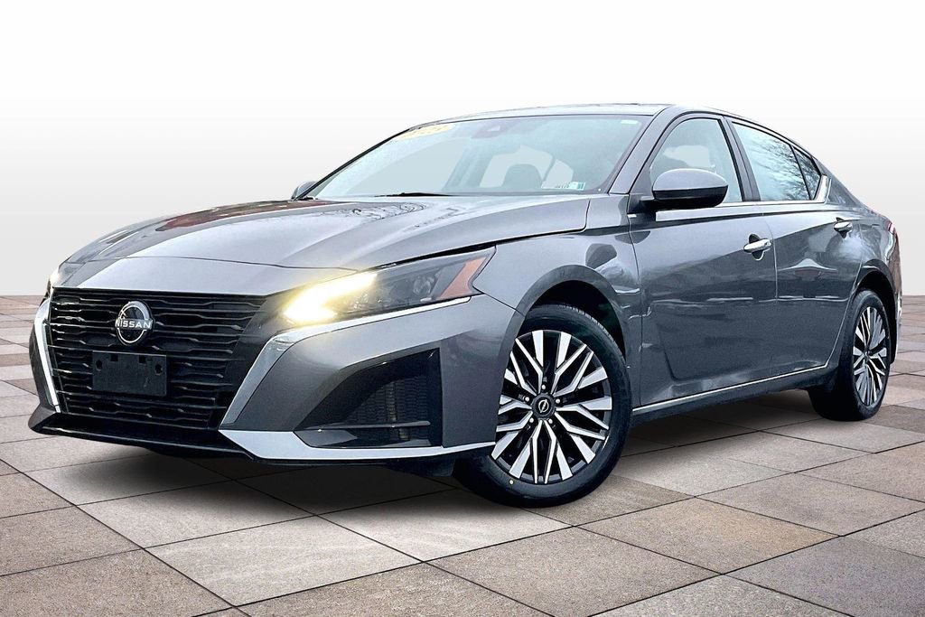 Used 2023 Nissan Altima 2.5 SV w/ SV Premium Package image 2