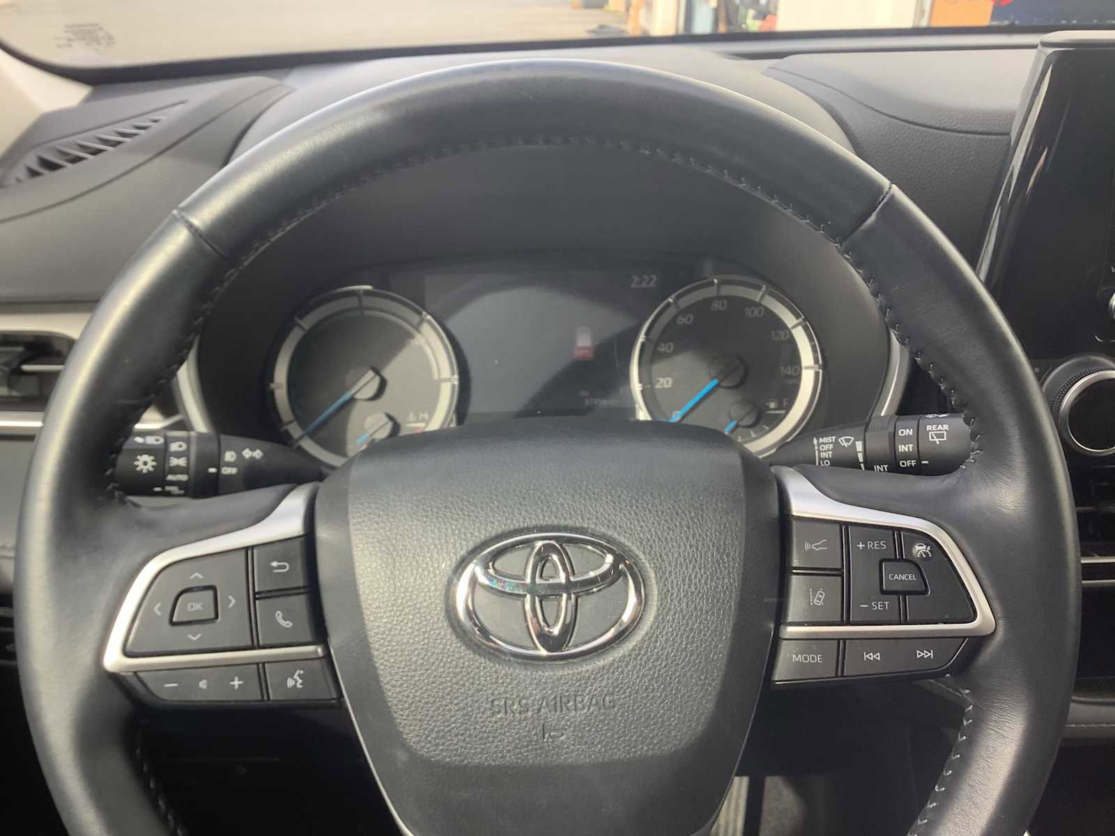 Used 2023 Toyota Highlander XLE image 16