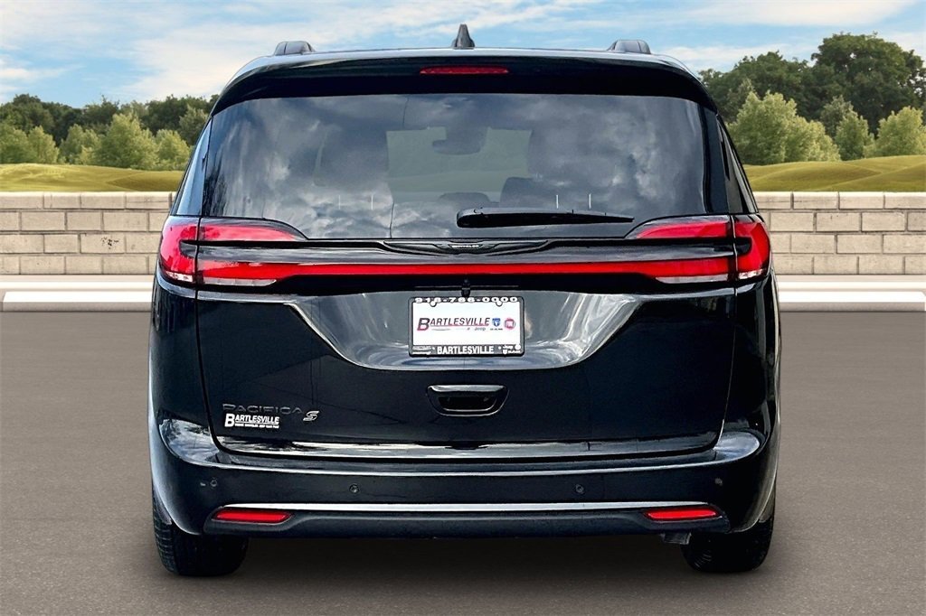 New 2026 Chrysler Pacifica Select image 4